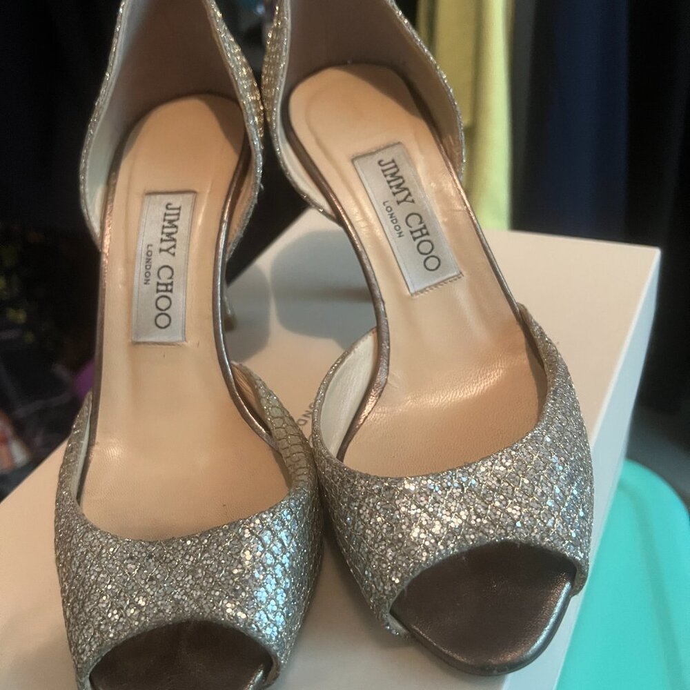 AUTHENTIC JIMMY CHOO Logan GFA Peep Toe Dorsay Pump 36 IT (6 US) Champagne